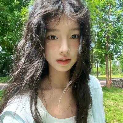 女跳水队员